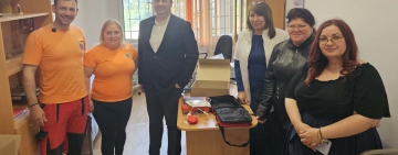 „Капачки за бъдеще“ дариха първите дефибрилатори на училища в Пловдив